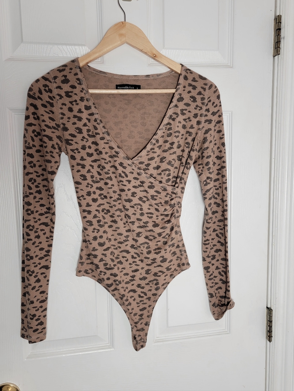 Abercrombie & Fitch Leopard Print V‑Neck Bodysuit in Taupe and Dark Brown